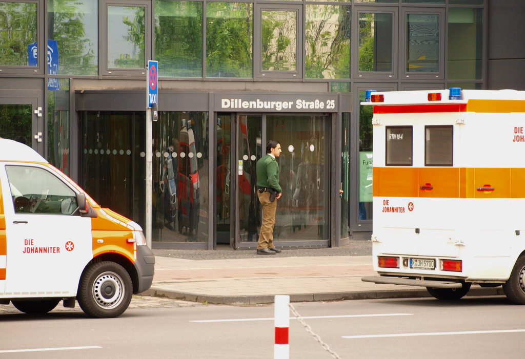 Evtl Selbstmord Auslaenderamt Koeln Kalk Dillenburgerstr P06.JPG